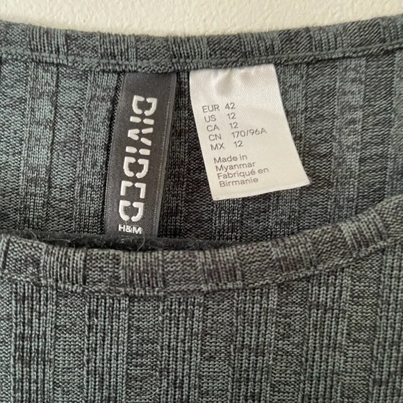 🎃3/$26 SALE🎃 H&M Divided Rib Knit Mini Dress Size 12 - Picture 2 of 3